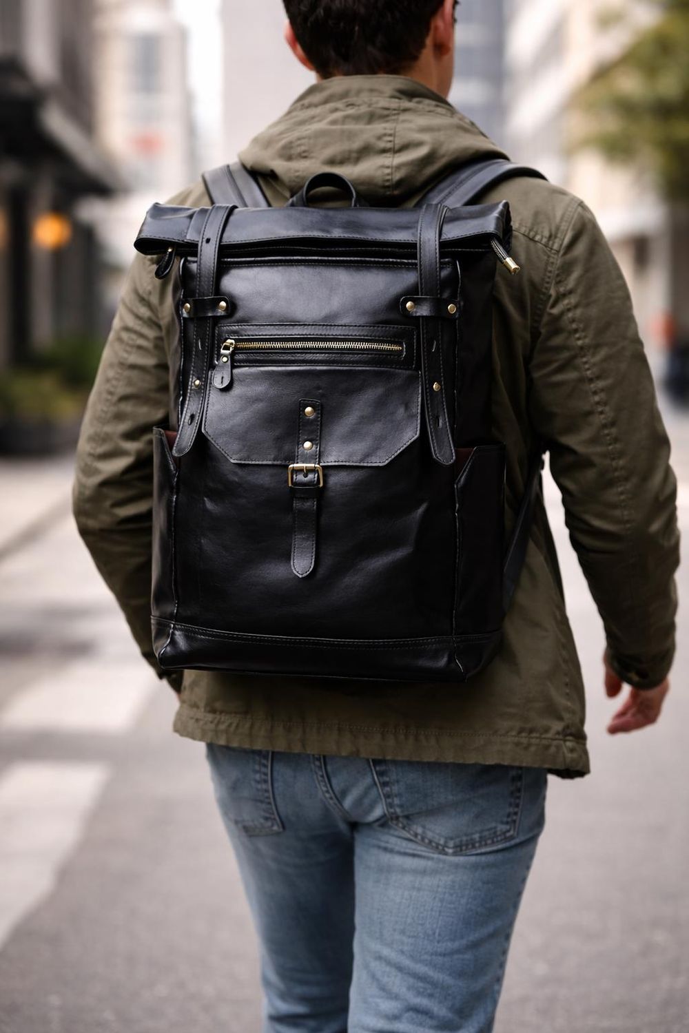 Handcrafted Crazy Horse Leather Men’s Backpack – detail photo 3