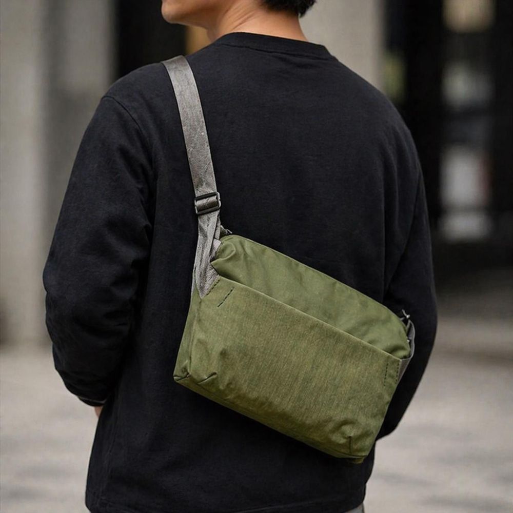 Large Capacity Canvas Messenger Bag detail photo 4