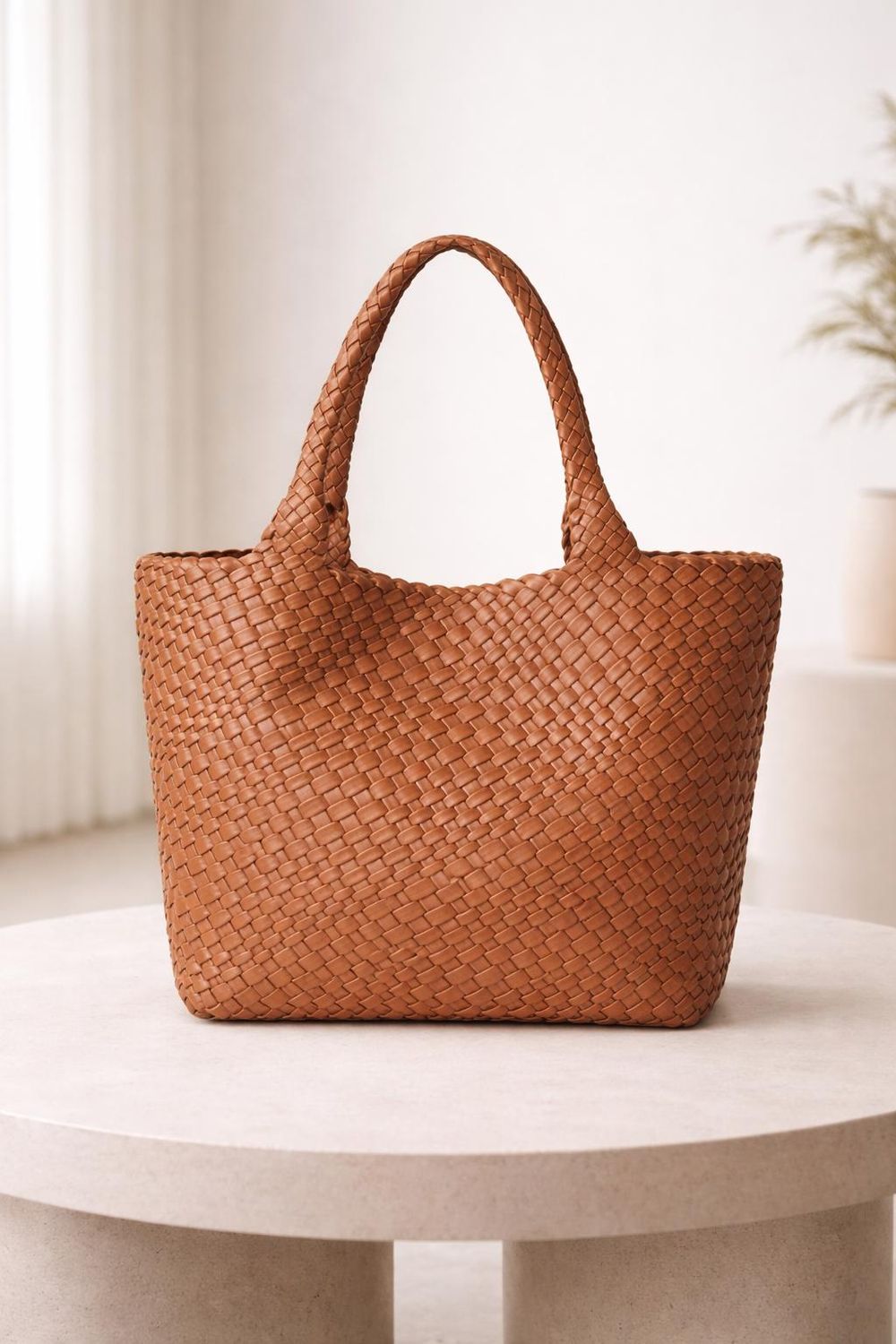 Stylish Woven Tote Bag – Vegan Leather detail photo 3