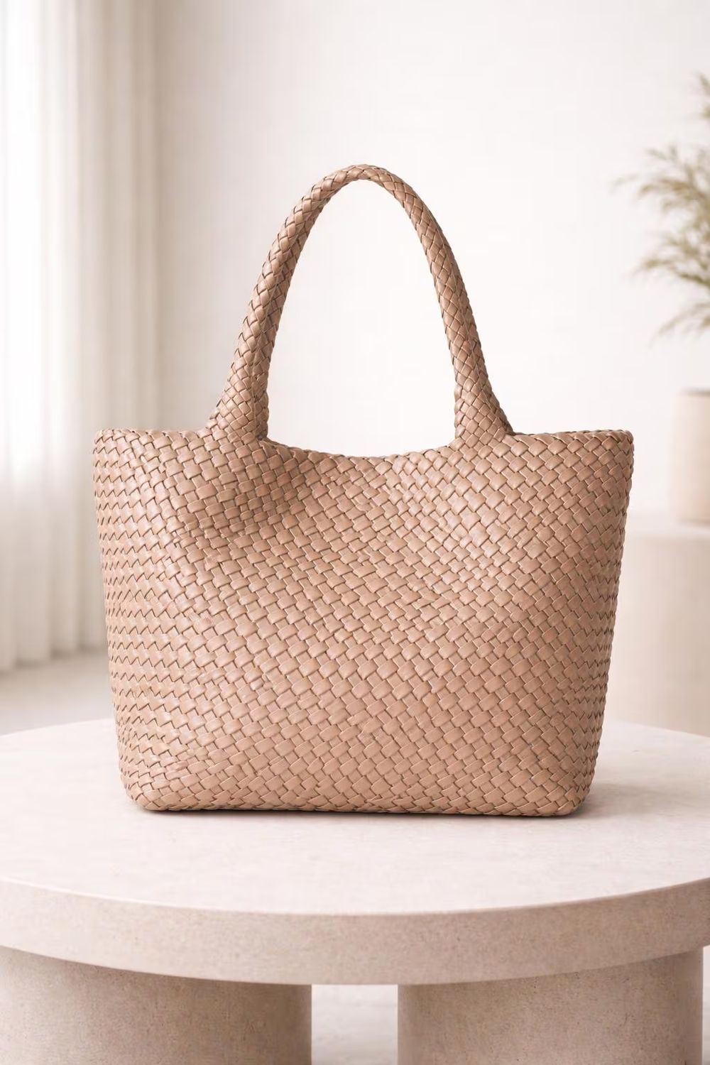 Stylish Woven Tote Bag – Vegan Leather detail photo 4