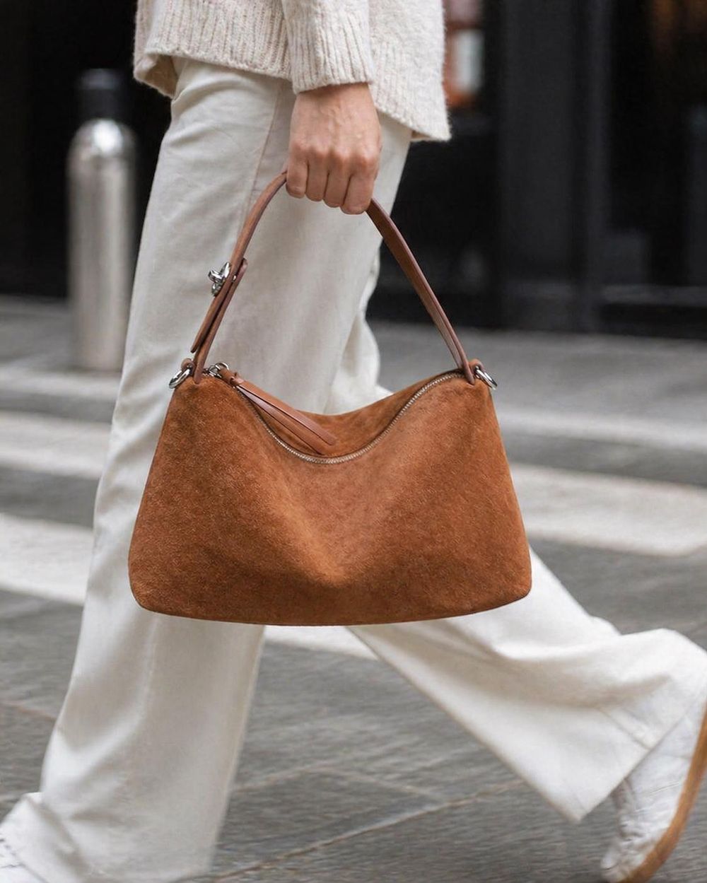 Women Suede Shoulder Bag detail photo 3
