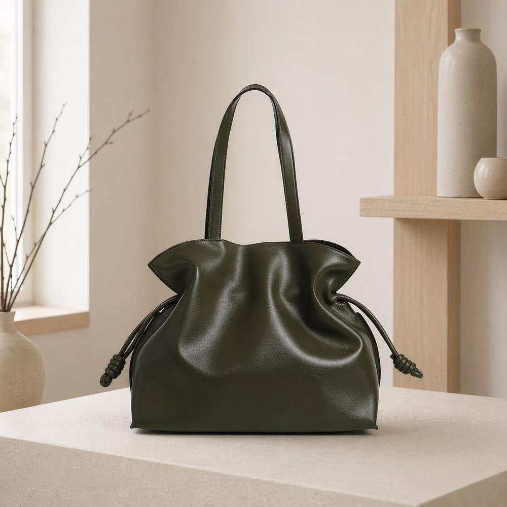 Women’s Drawstring Pleated Bucket Bag detail photo 3