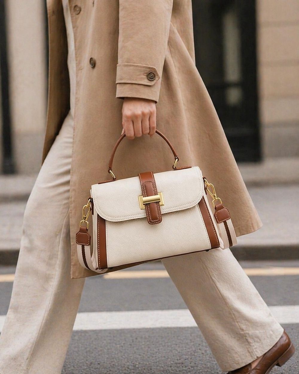 Women’s Small Square Crossbody Bag detail photo 2