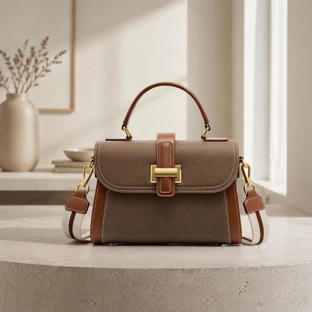 Women’s Small Square Crossbody Bag detail photo 3